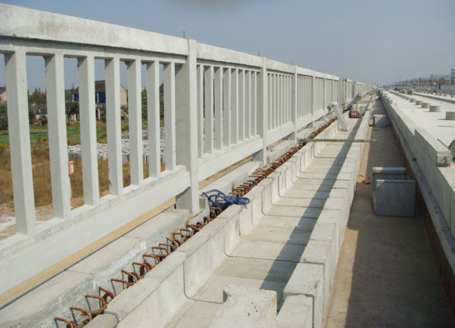 路基電纜槽模具的質量提高對于國家交通建設尤為重要